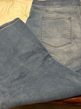 Sonoma Medium Light Blue Stretch Pull-On Capris